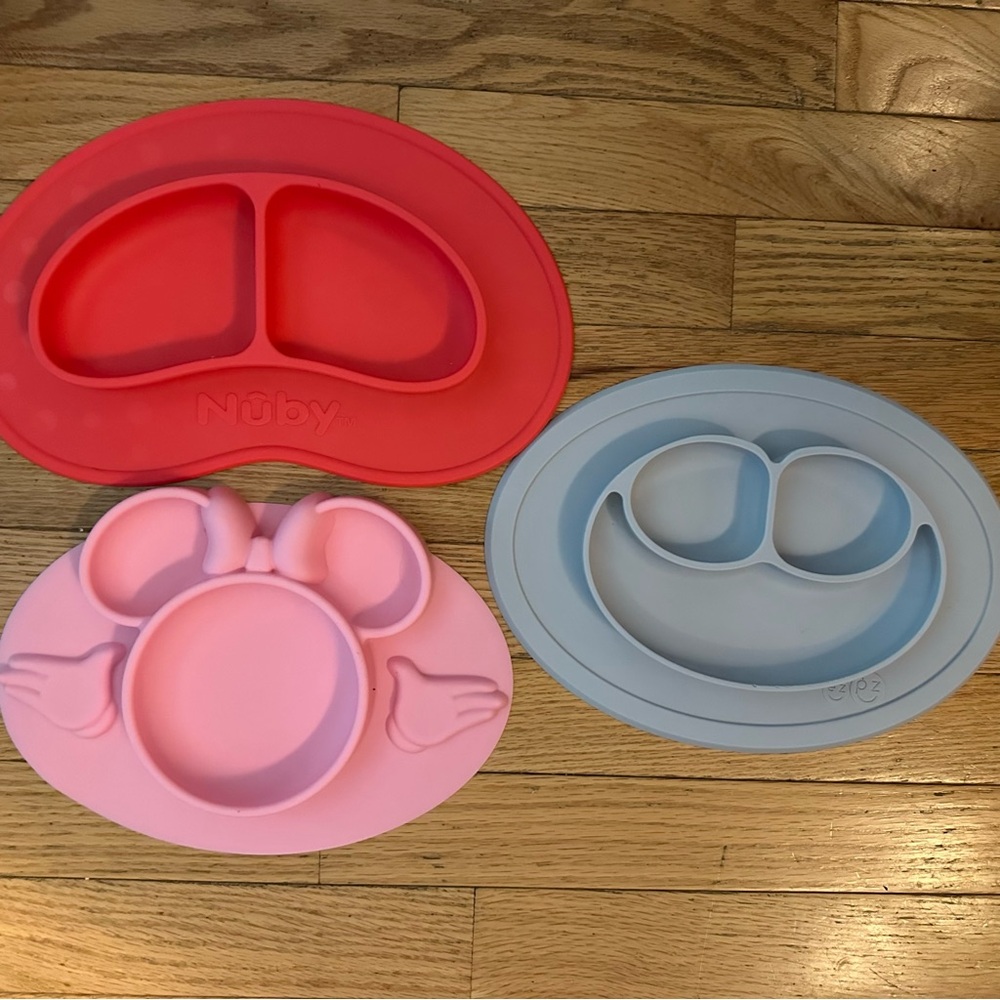 Set of 3 Silicone Baby Plates in Red, Pink, and grey